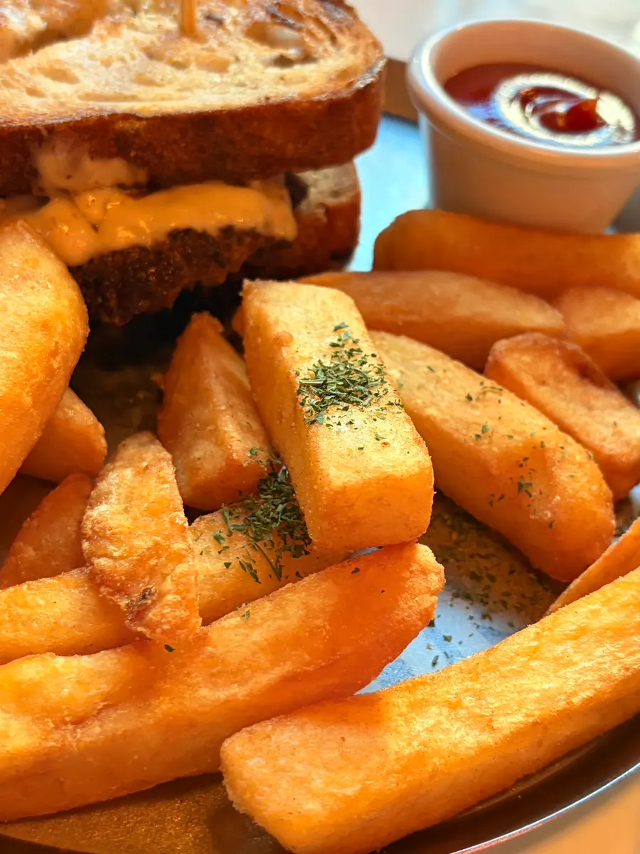 Burger with nutty cheese