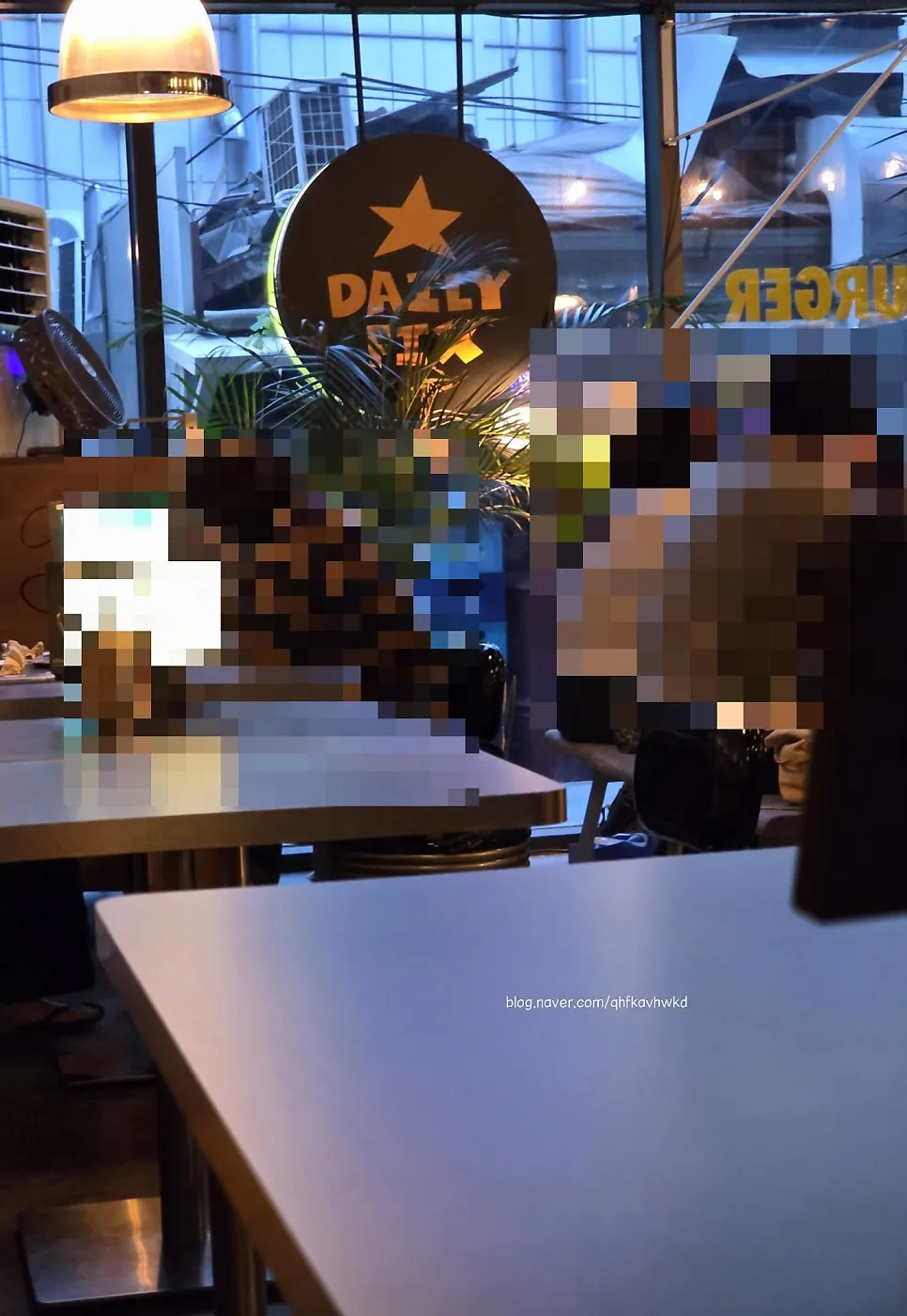 Casual Daily Fix restaurant interior