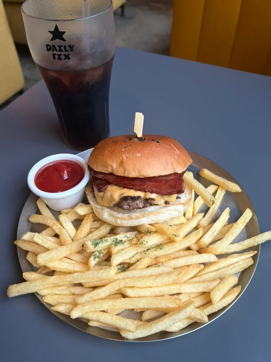 Bacon cheeseburger with a double-cheese feel