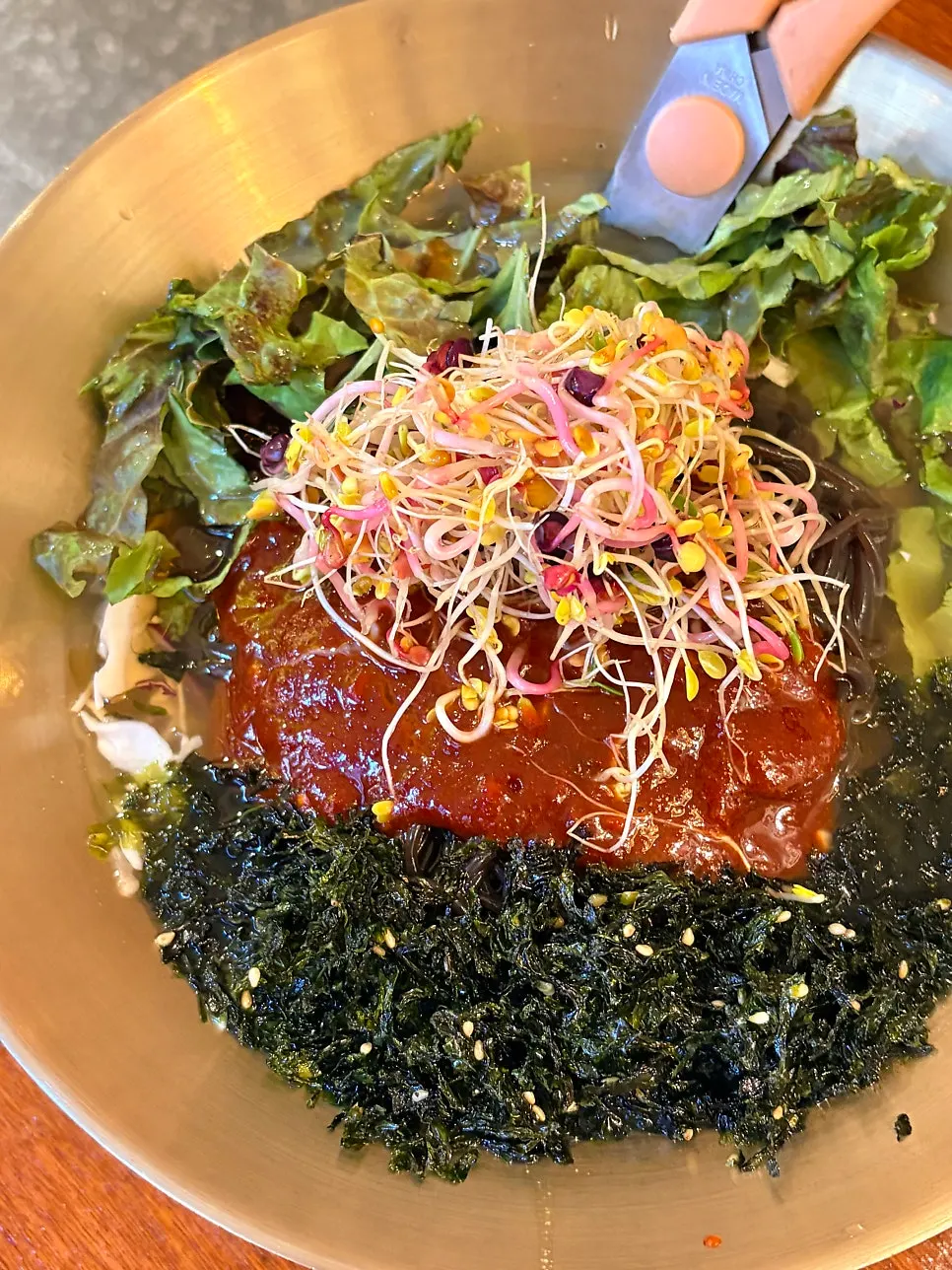 Cold buckwheat noodles ordered with jokbal