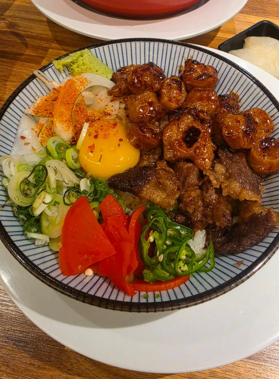 Horumon-don topped with daechang and beef brisket