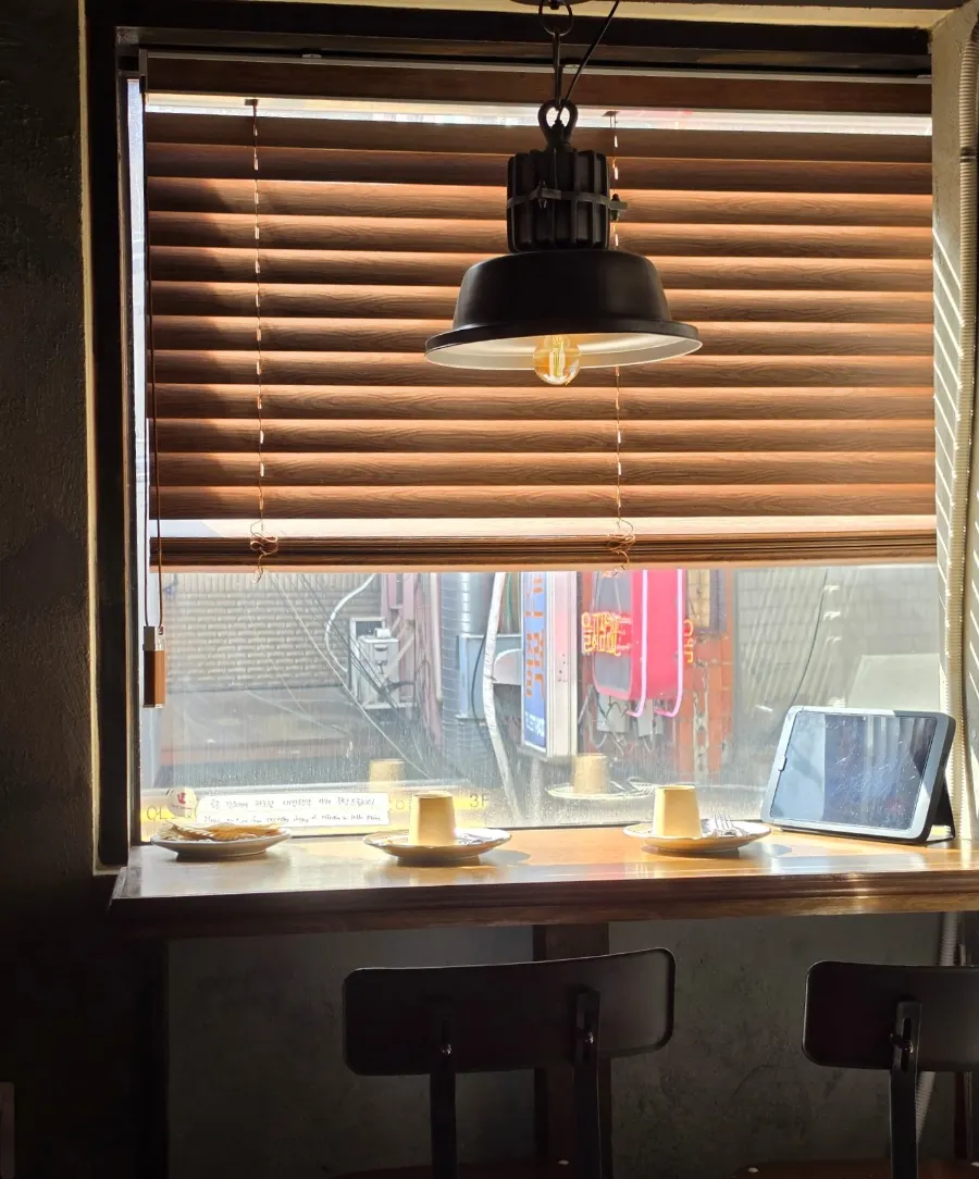 Side-by-side window seating