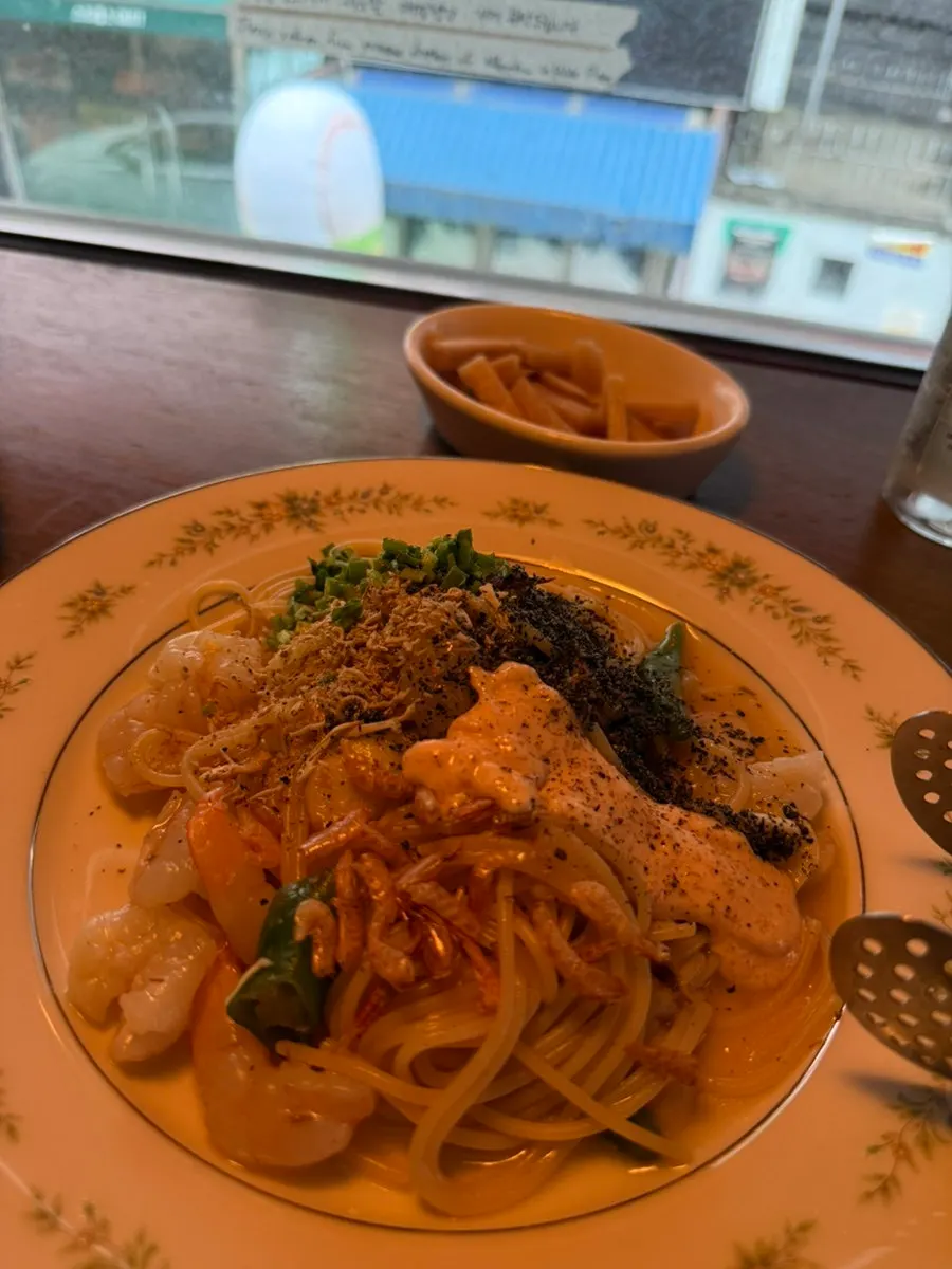 A plate of Osaka niboshi shrimp oil pasta