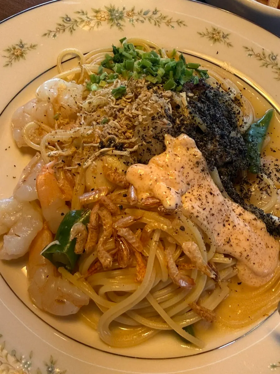 Oil pasta topped with shrimp and white mentaiko
