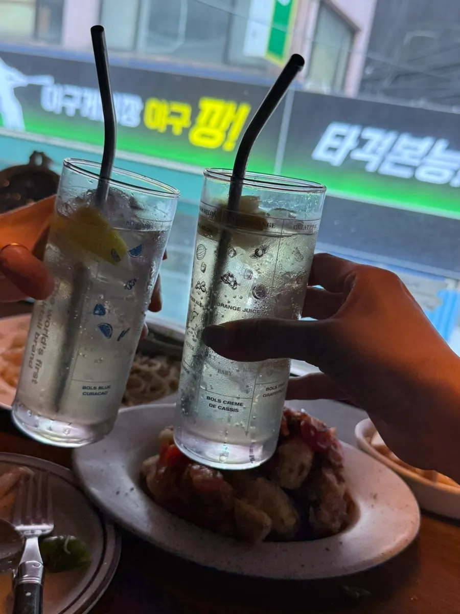 Eoxiangqie served alongside a highball on the table