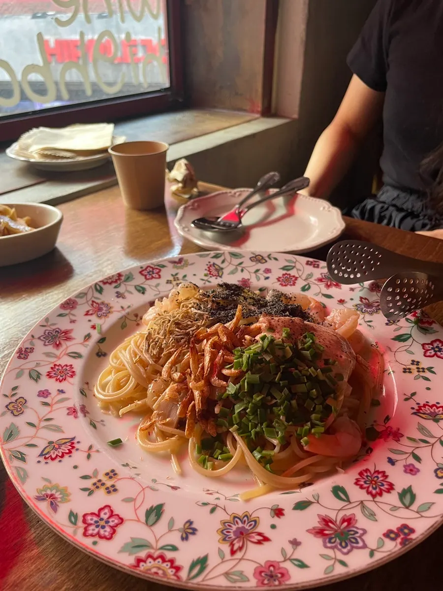 Niboshi shrimp oil pasta topped with dried shrimp and anchovies