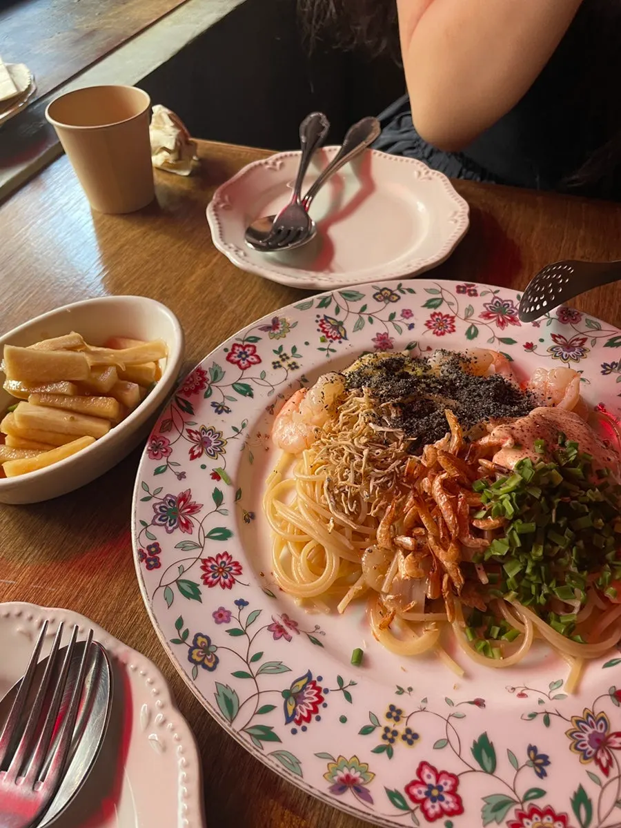 Close-up of the mixed niboshi oil pasta
