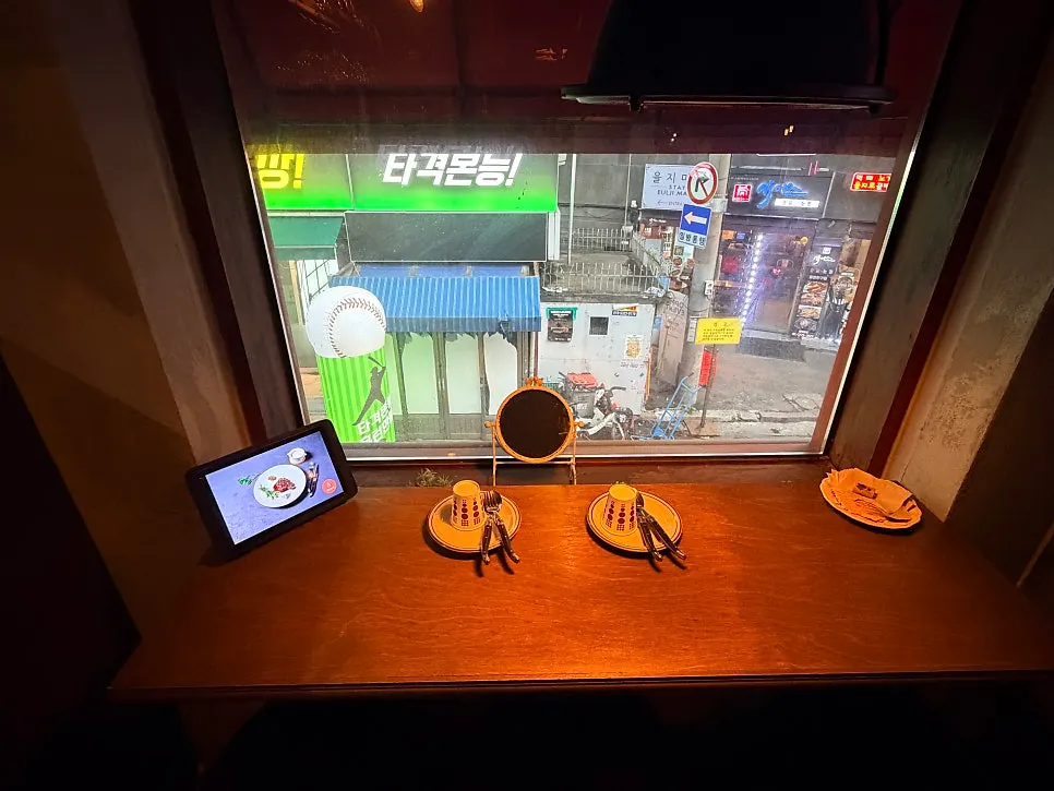 Tables and window seats at Hey Jinny