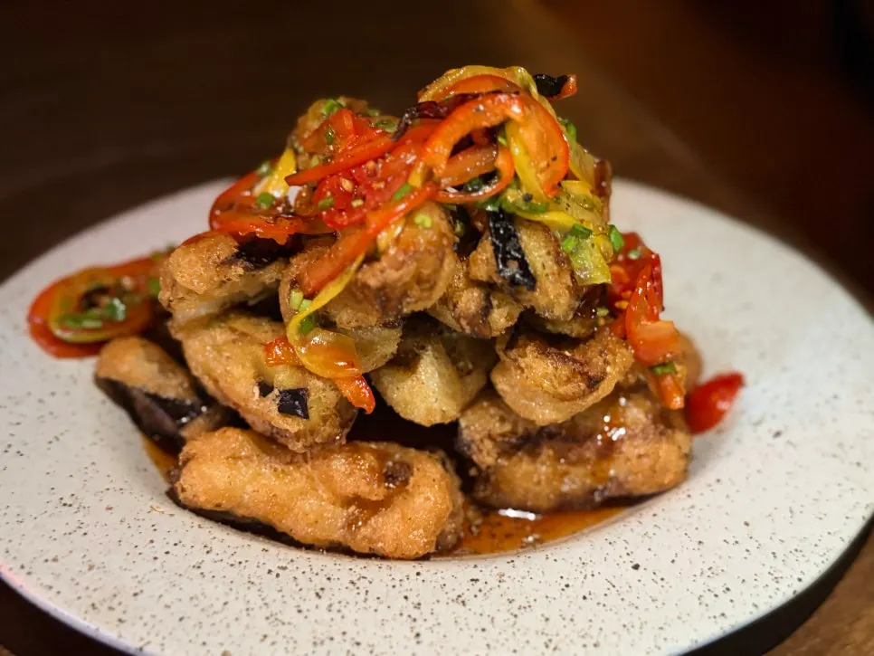 Crispy fried eggplant with sauce
