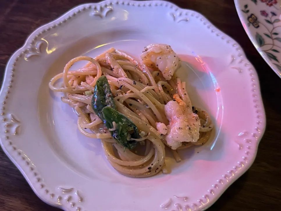 Niboshi shrimp oil pasta after mixing in the ingredients