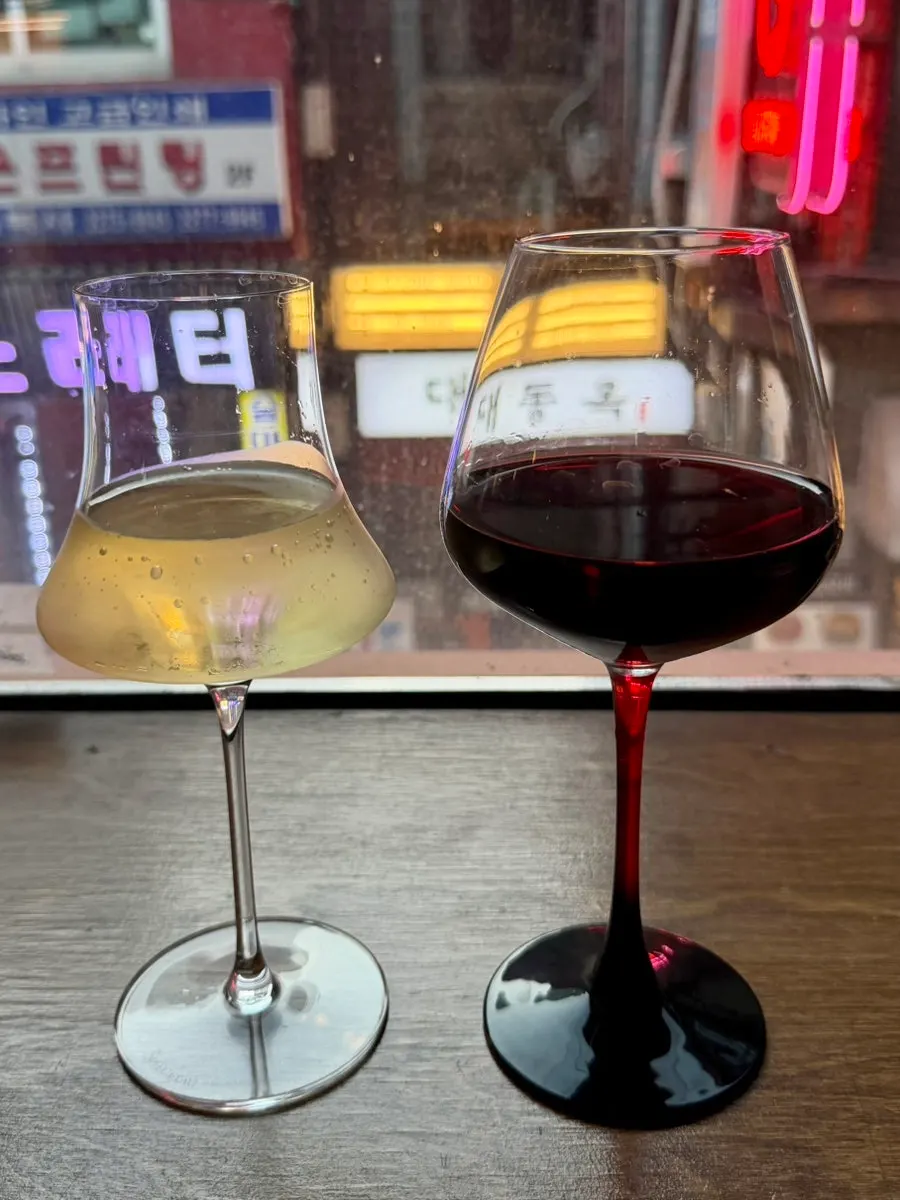Glasses of Hey Jinny's house white and red wine