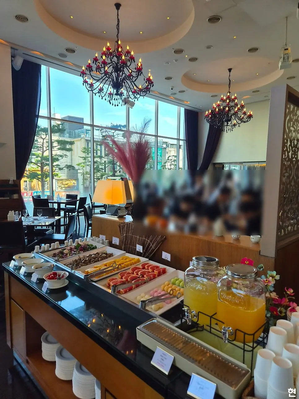 Overview of the Asian buffet section at Hotel Kukdo Patio