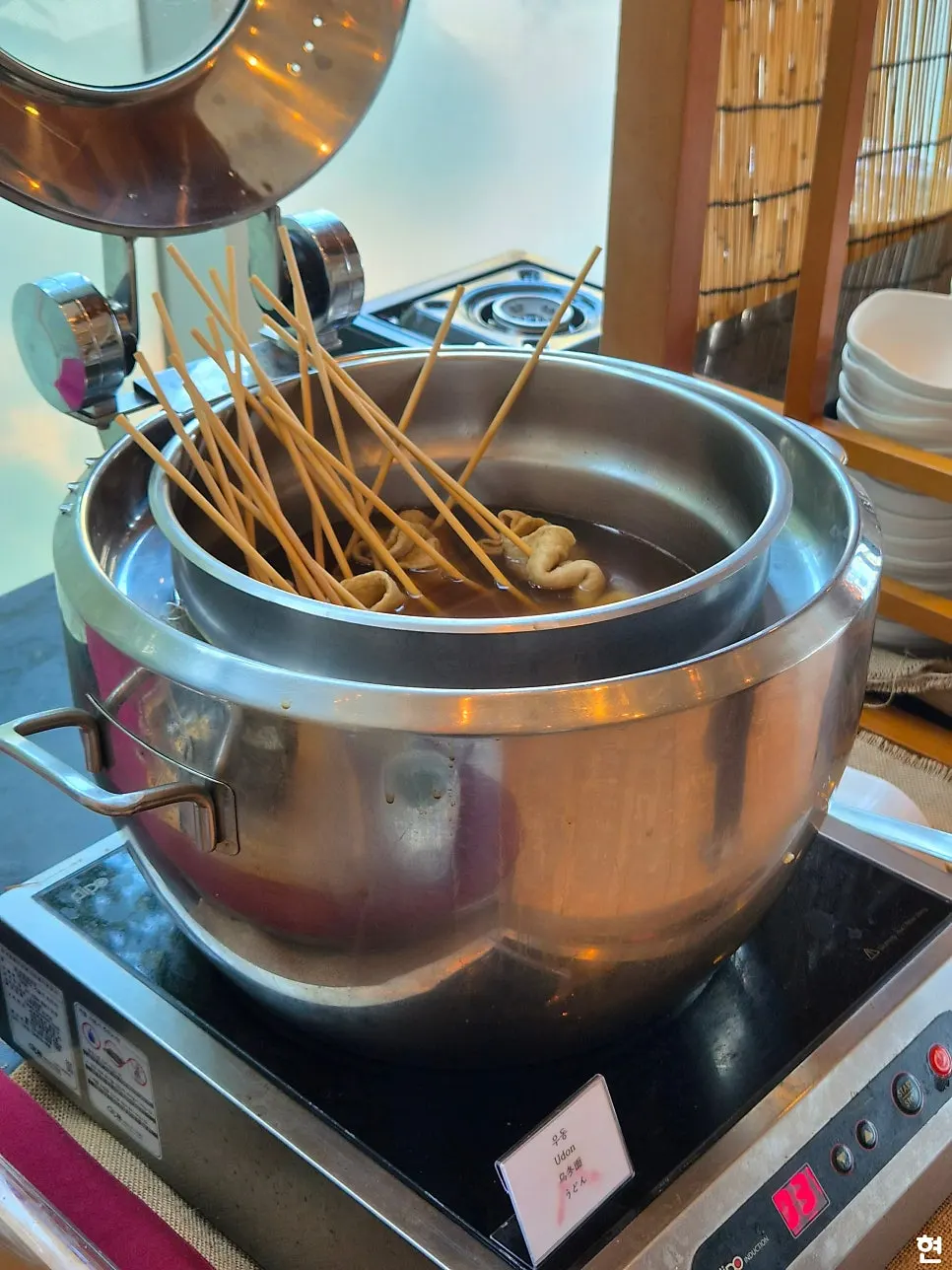 Self-cook ramen station