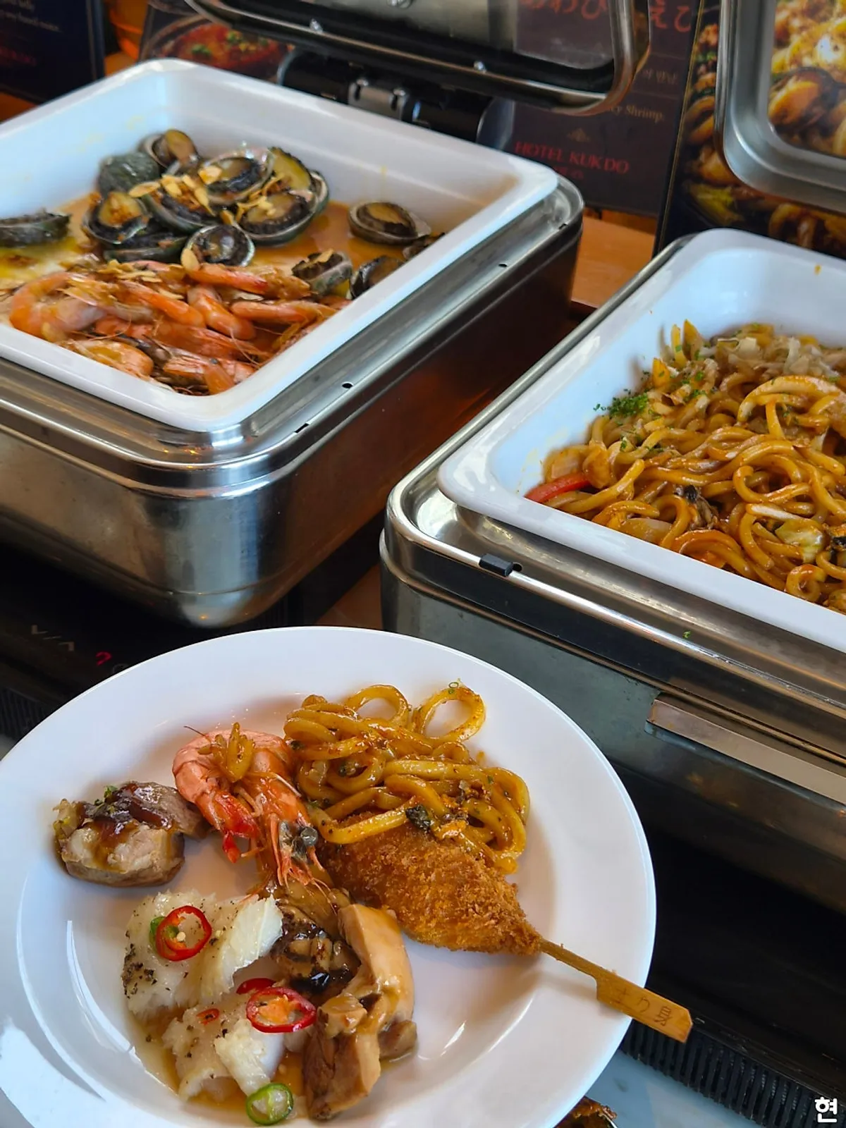 A plate of stir-fried udon
