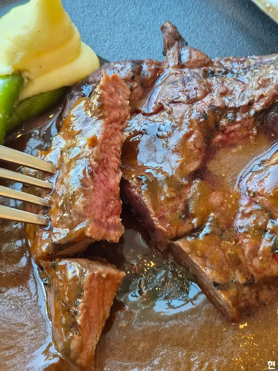 140g chuck flap steak with garnish