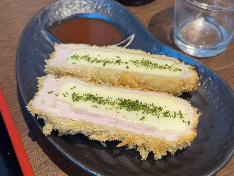 추가 주문한 치즈카츠