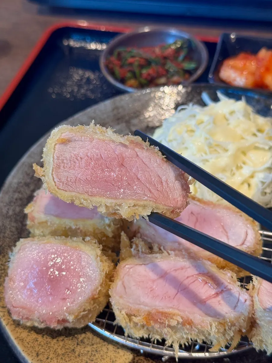 파김치를 곁들인 돈까스