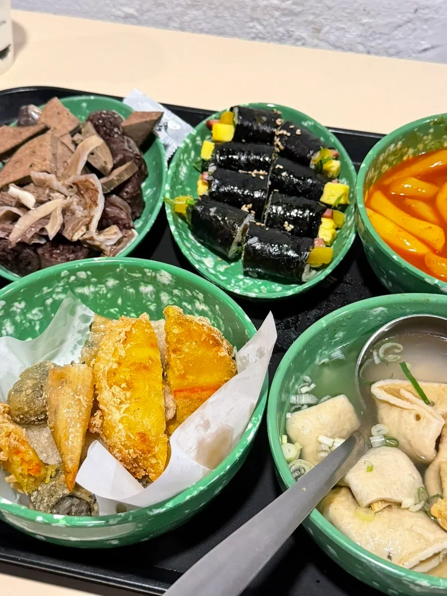 Tteokbokki spread enjoyed as a tteok-maek combo