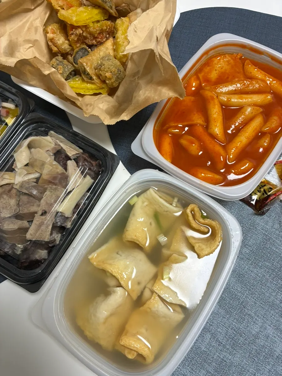 Korean snack foods at Hyeonseoni-ne Cheonggye Instant Branch