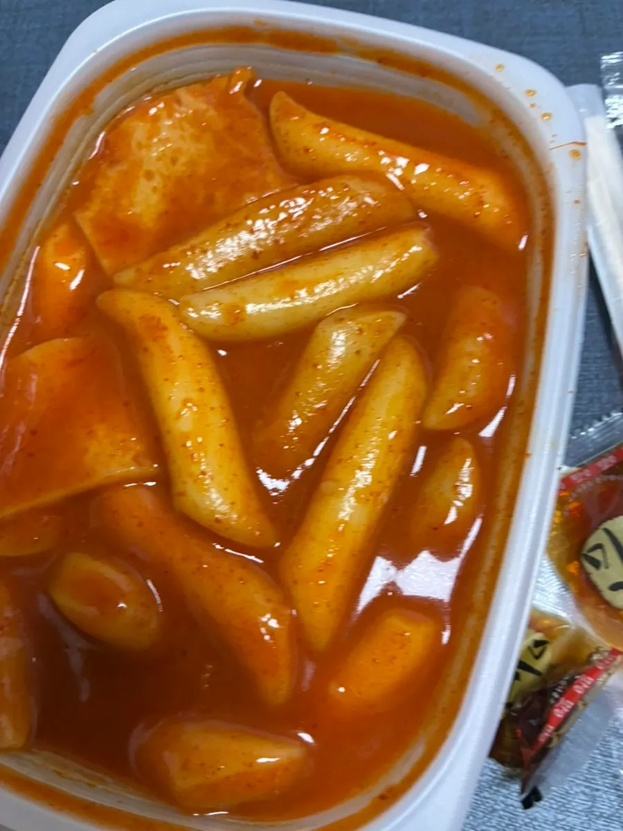 Chewy sundae with tteokbokki sauce