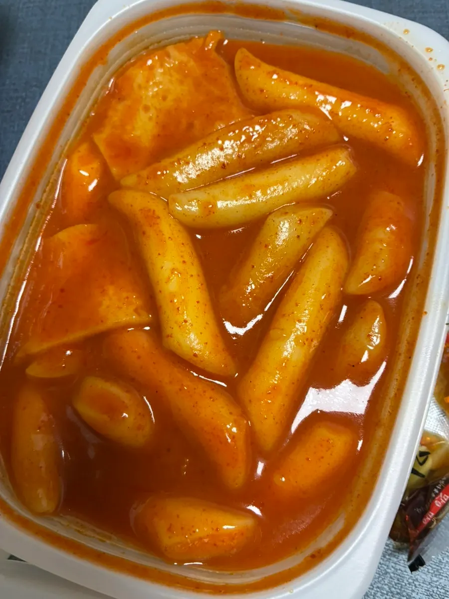 Mini gimbap and tteokbokki pairing