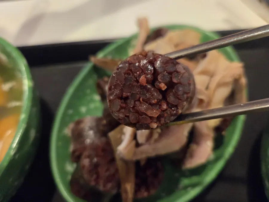 Plate of handmade sundae served with organs