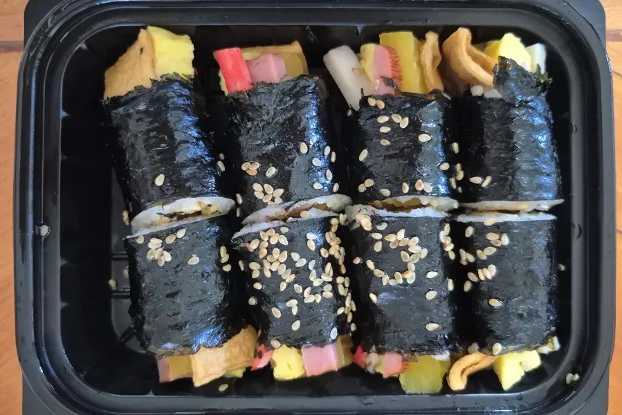 한입 크기로 말아낸 꼬마김밥 세트
