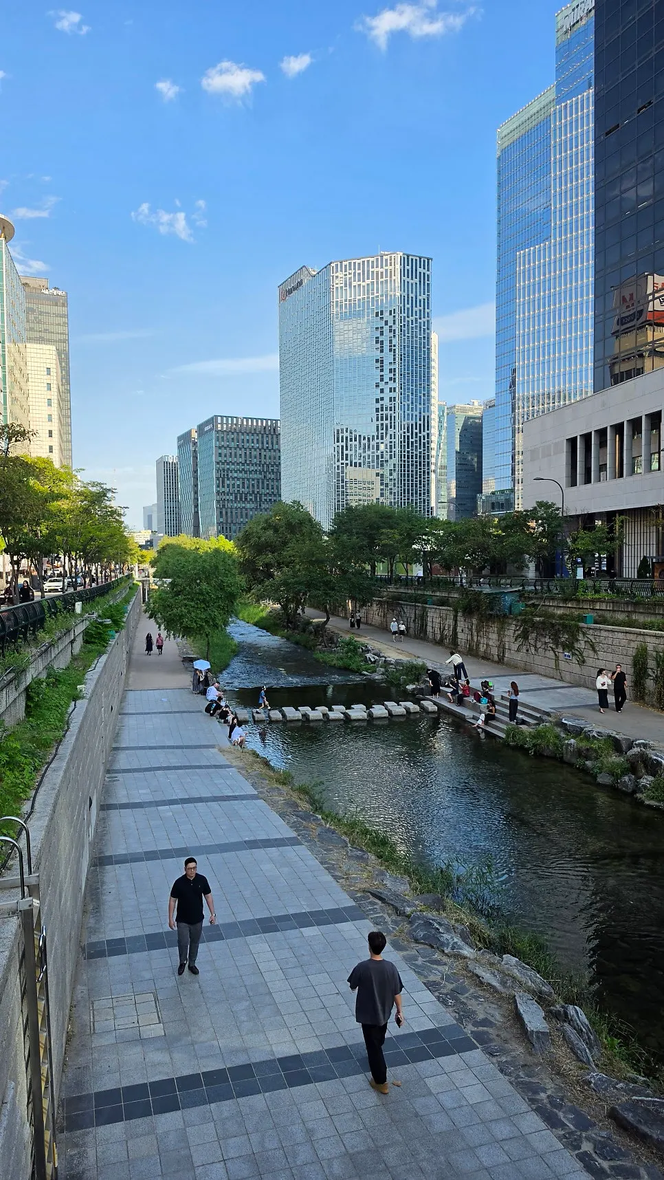 Cheonggyecheon stream scenery, great for a walk