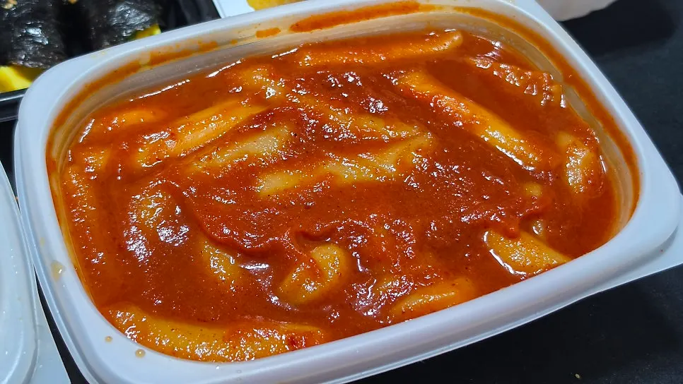 Thick, rich spicy tteokbokki
