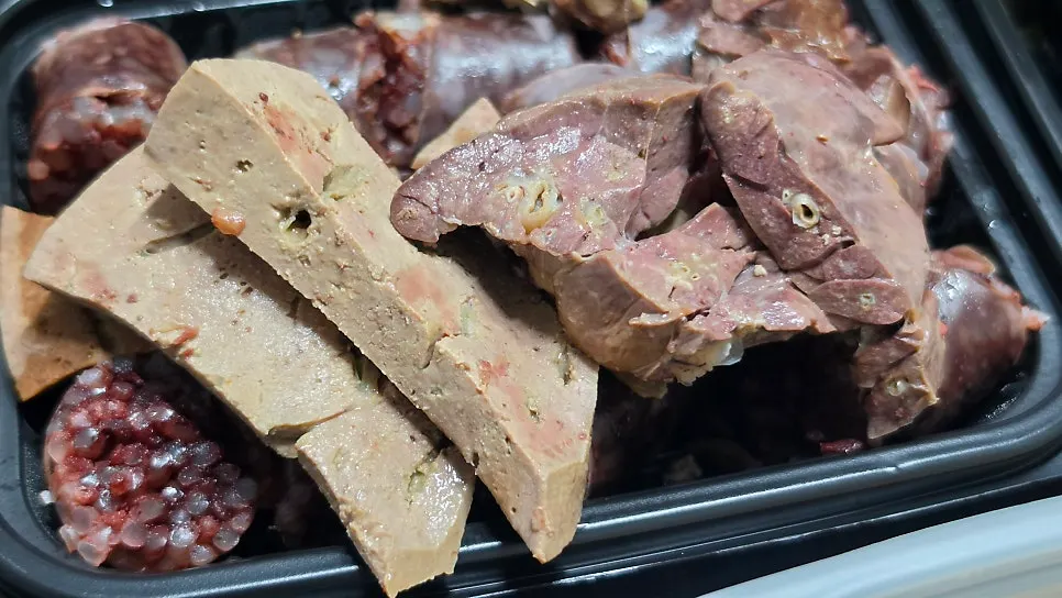 Moist-textured sundae and liver