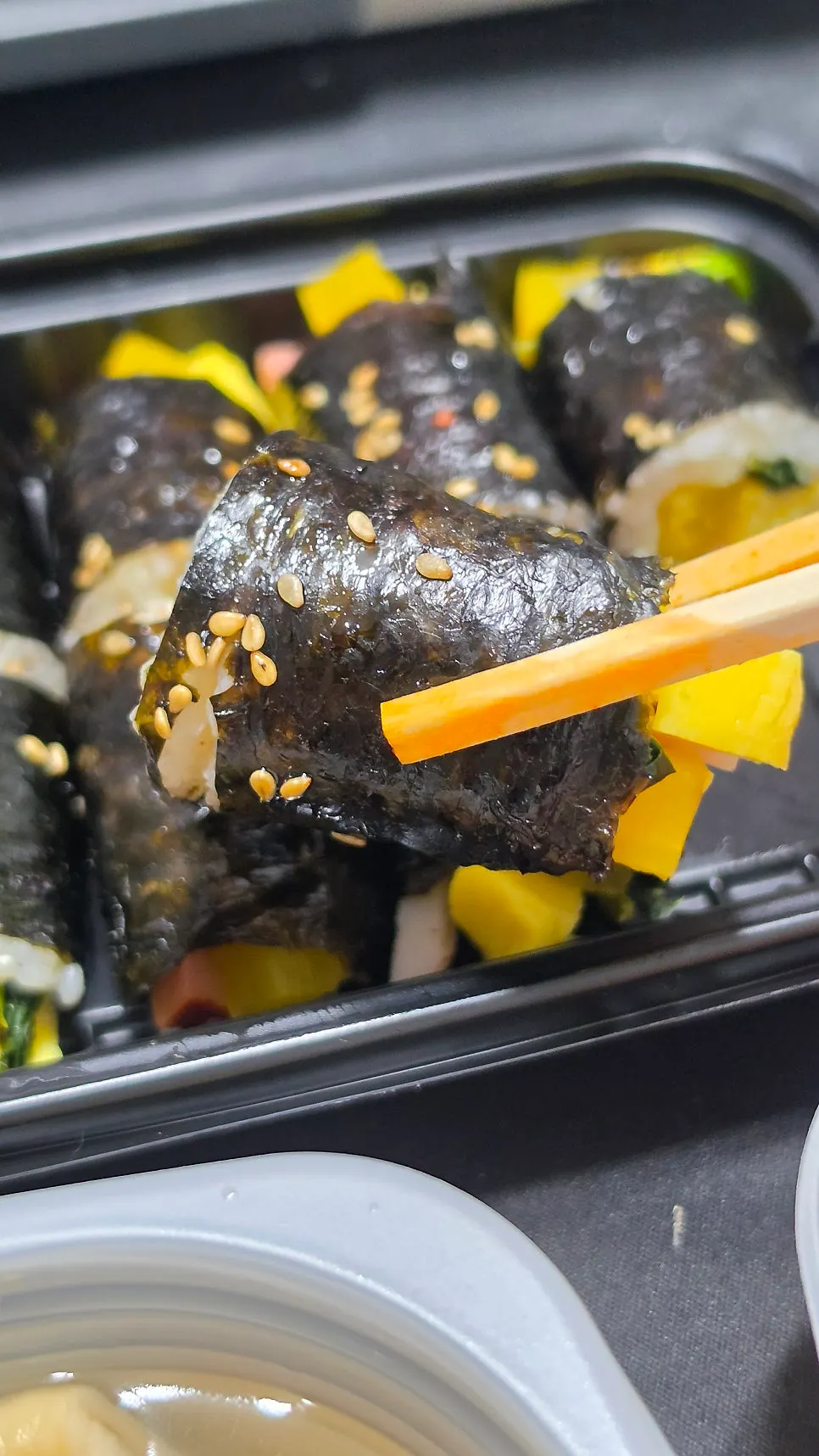 Mini gimbap with a sesame oil aroma