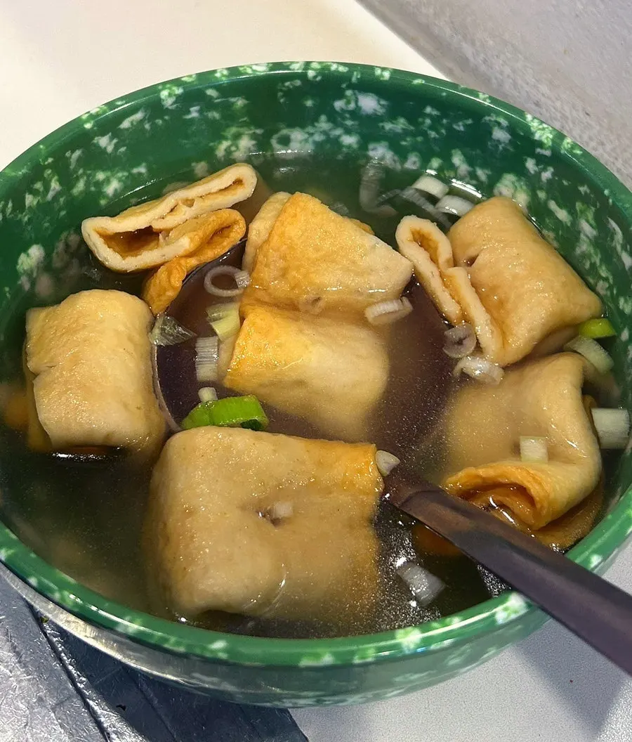 한 입 크기로 잘려 나온 꼬불이 어묵