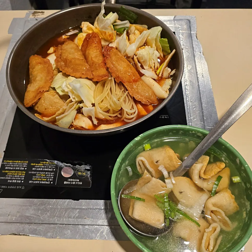 즉석떡볶이 2인분과 꼬불이 어묵 상차림
