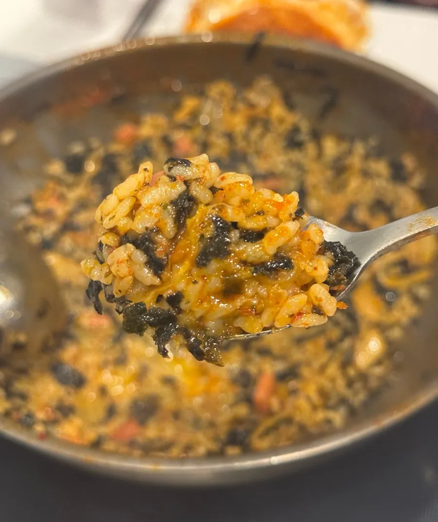 Finishing fried rice made with ham and kimchi