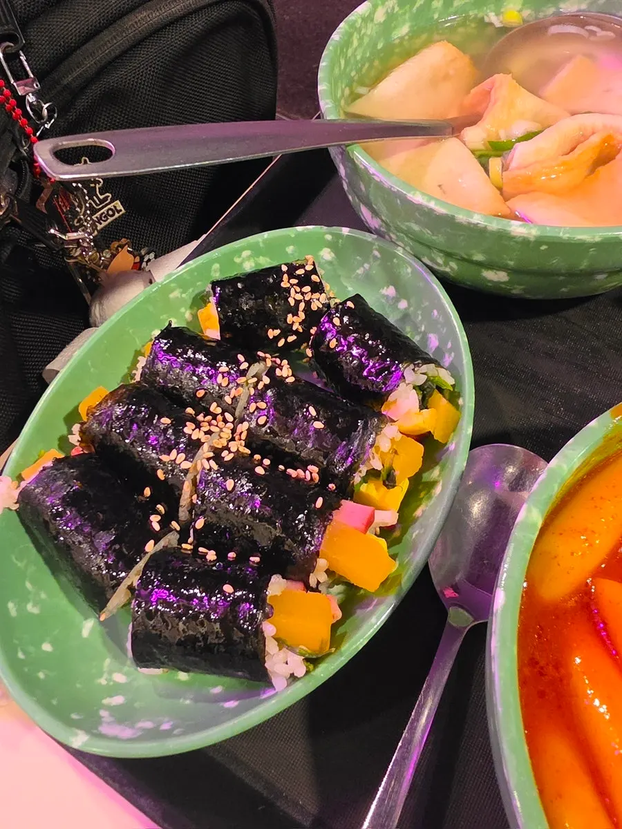 A plate of chewy-textured sundae