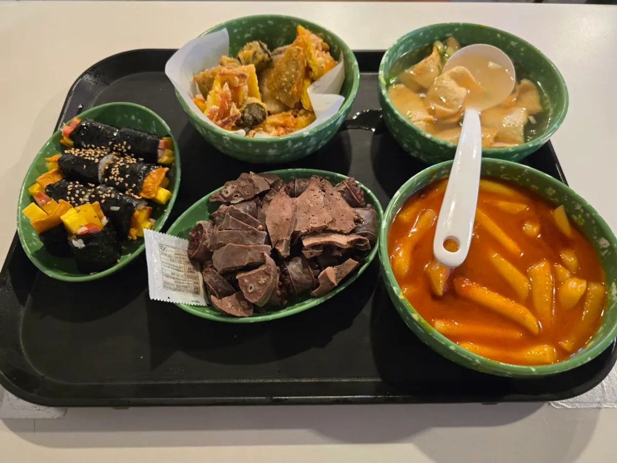 Full spread of the Hyeonseoni Combo Set on a tray