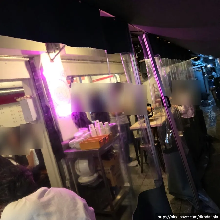 Exterior of Hyeonseoni-ne, resembling a street food tent