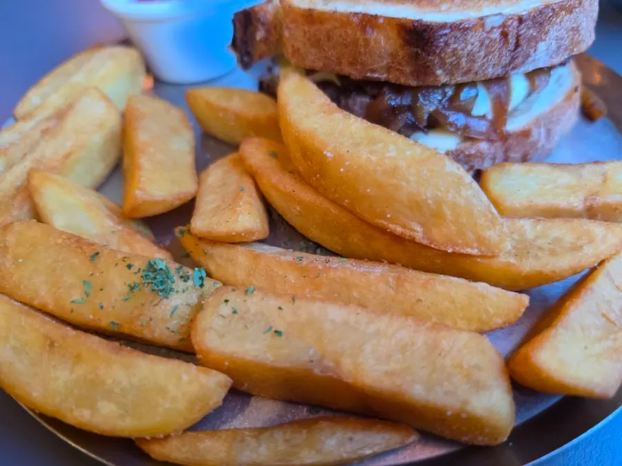 18 Fries served as part of the set