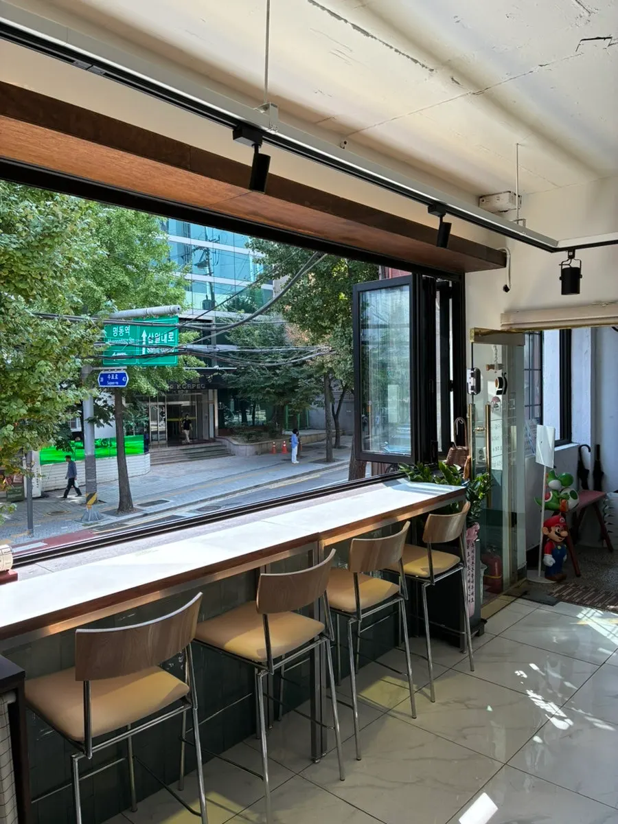 Clean, casual interior of 29 Tamago Euljiro Branch