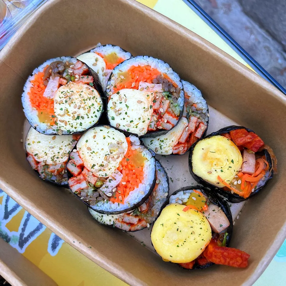 Vegetable whole-egg gimbap with a full egg roll inside