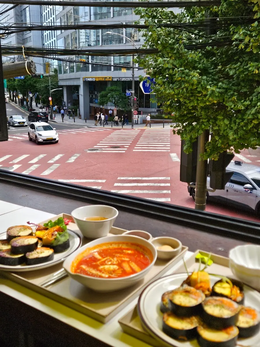 키토 참치김밥과 치즈 야채 통계란 김밥, 사과당근 떡볶이 한상