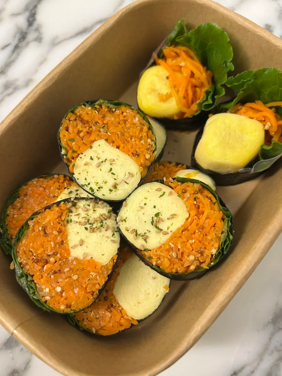당근라페와 통계란말이가 보이는 키토김밥 단면