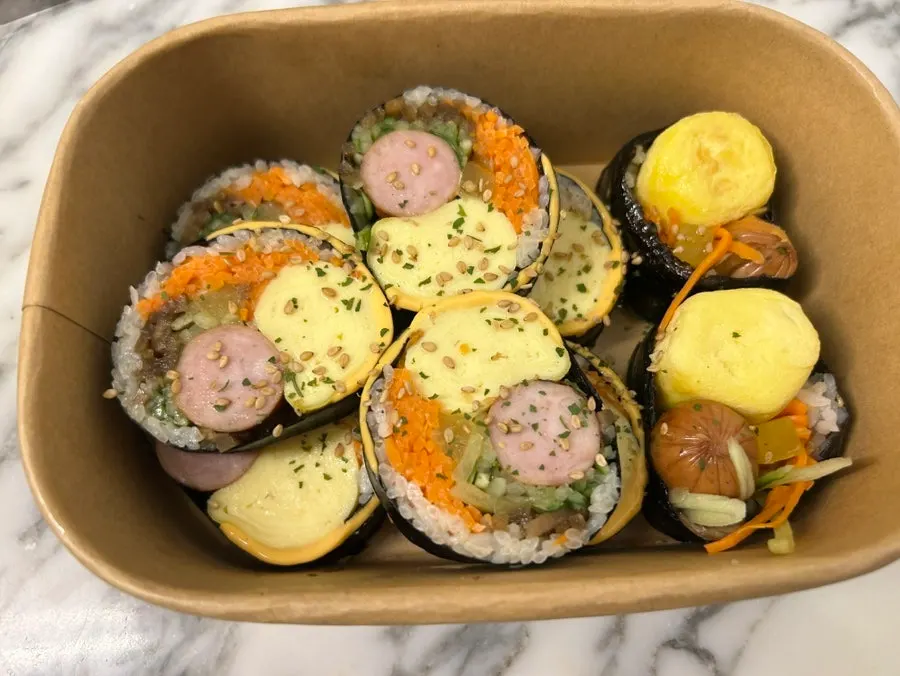 통소시지와 치즈가 들어간 퓨전 김밥 단면