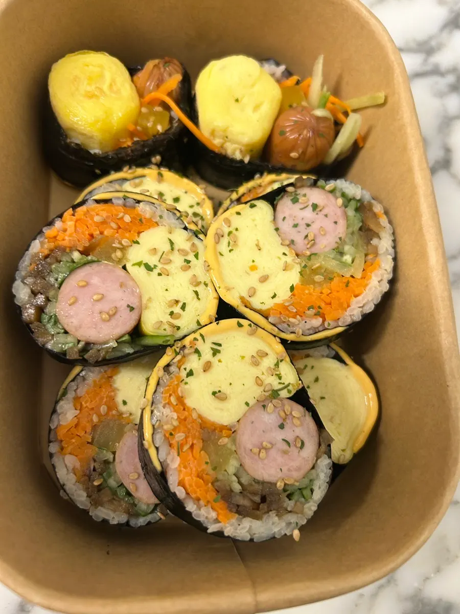 김밥에 곁들인 29타마고 착즙주스