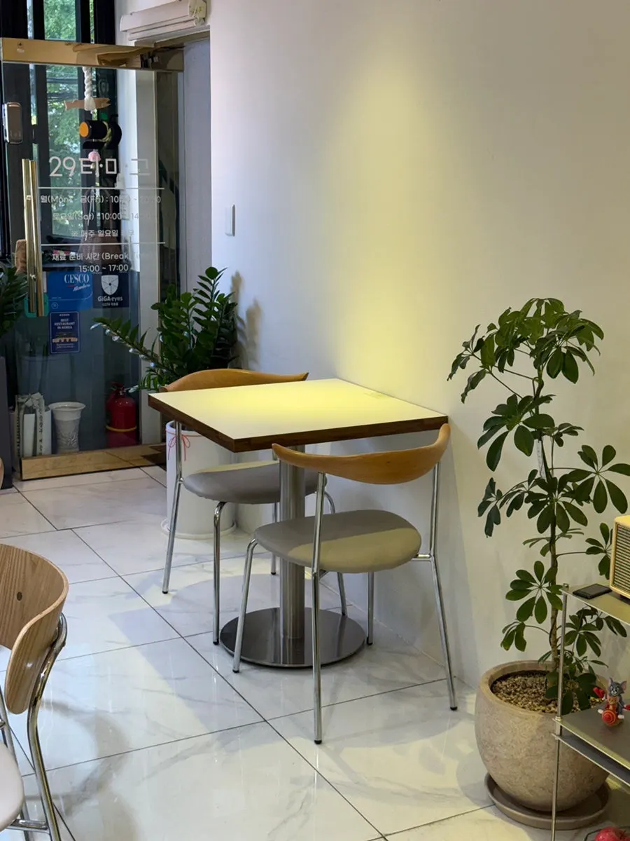 Café-like dining hall at 29 Tamago