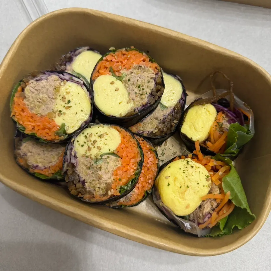 Cross-section of keto tuna gimbap packed with egg and carrot