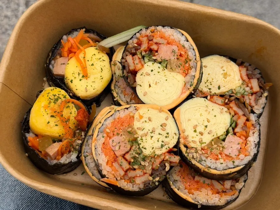 통계란말이가 들어간 김밥 단면
