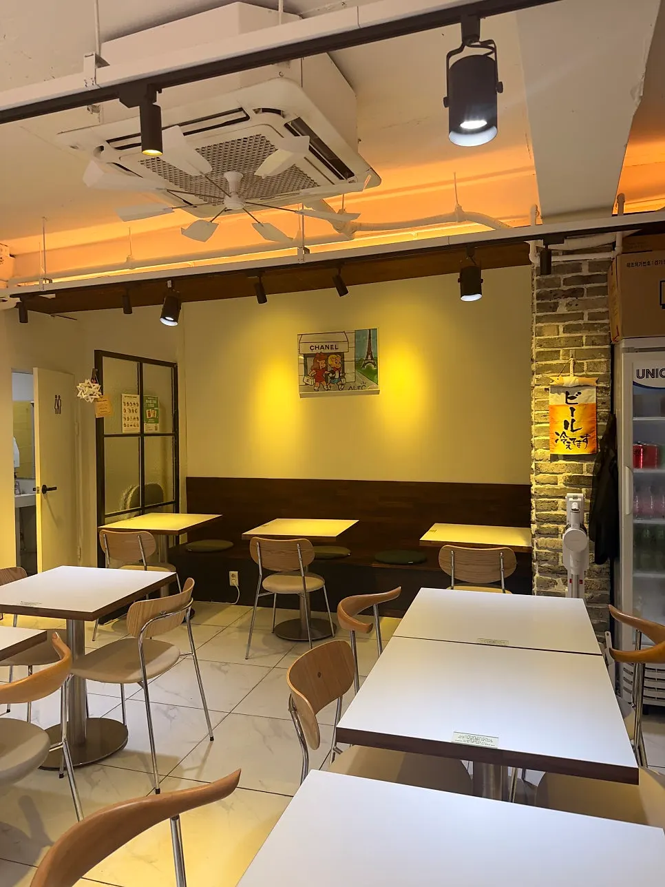 Interior seating at 29 Tamago Euljiro Branch