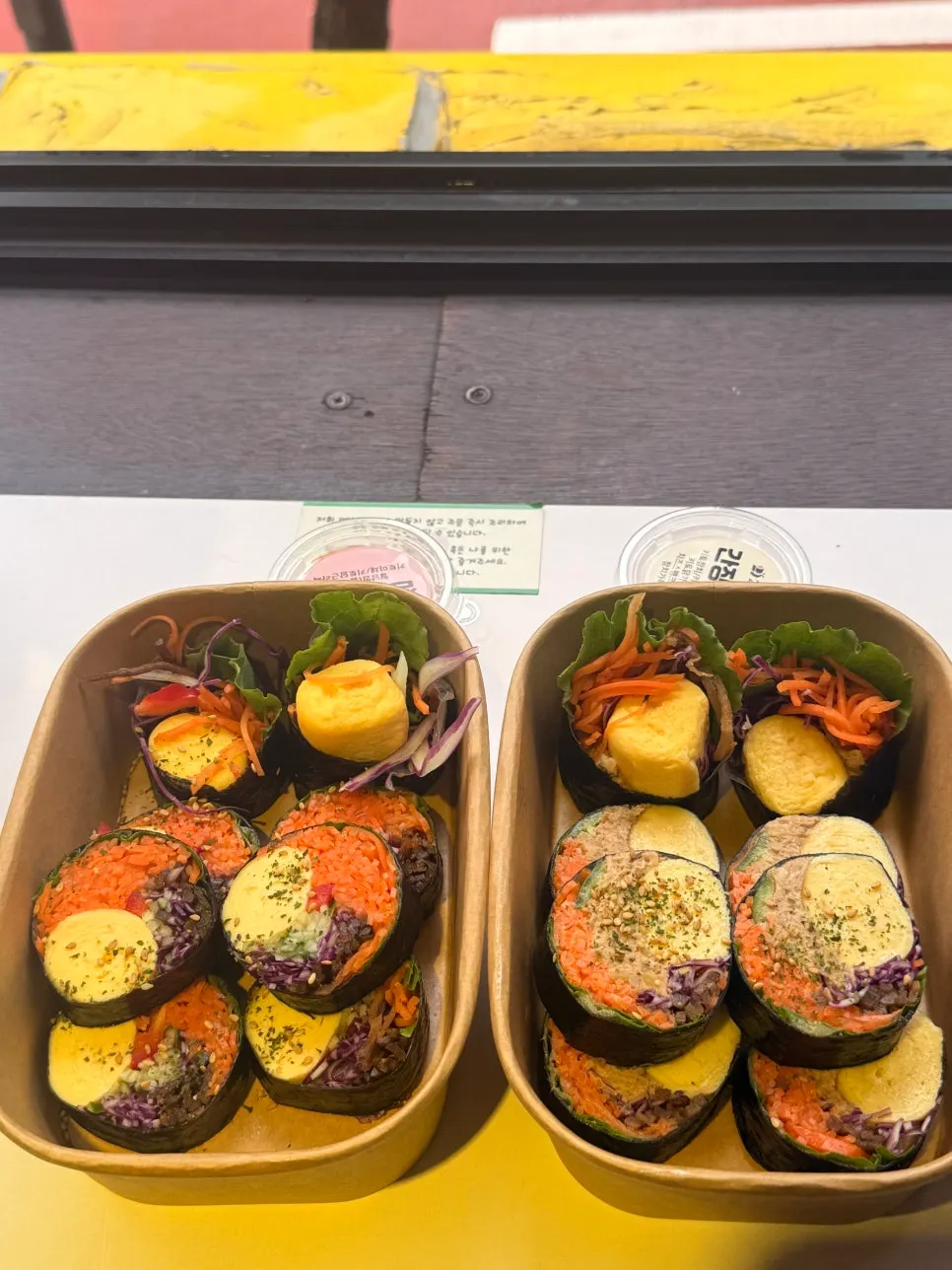 Keto vegetable, keto tuna, and tuna-full gimbap laid out together
