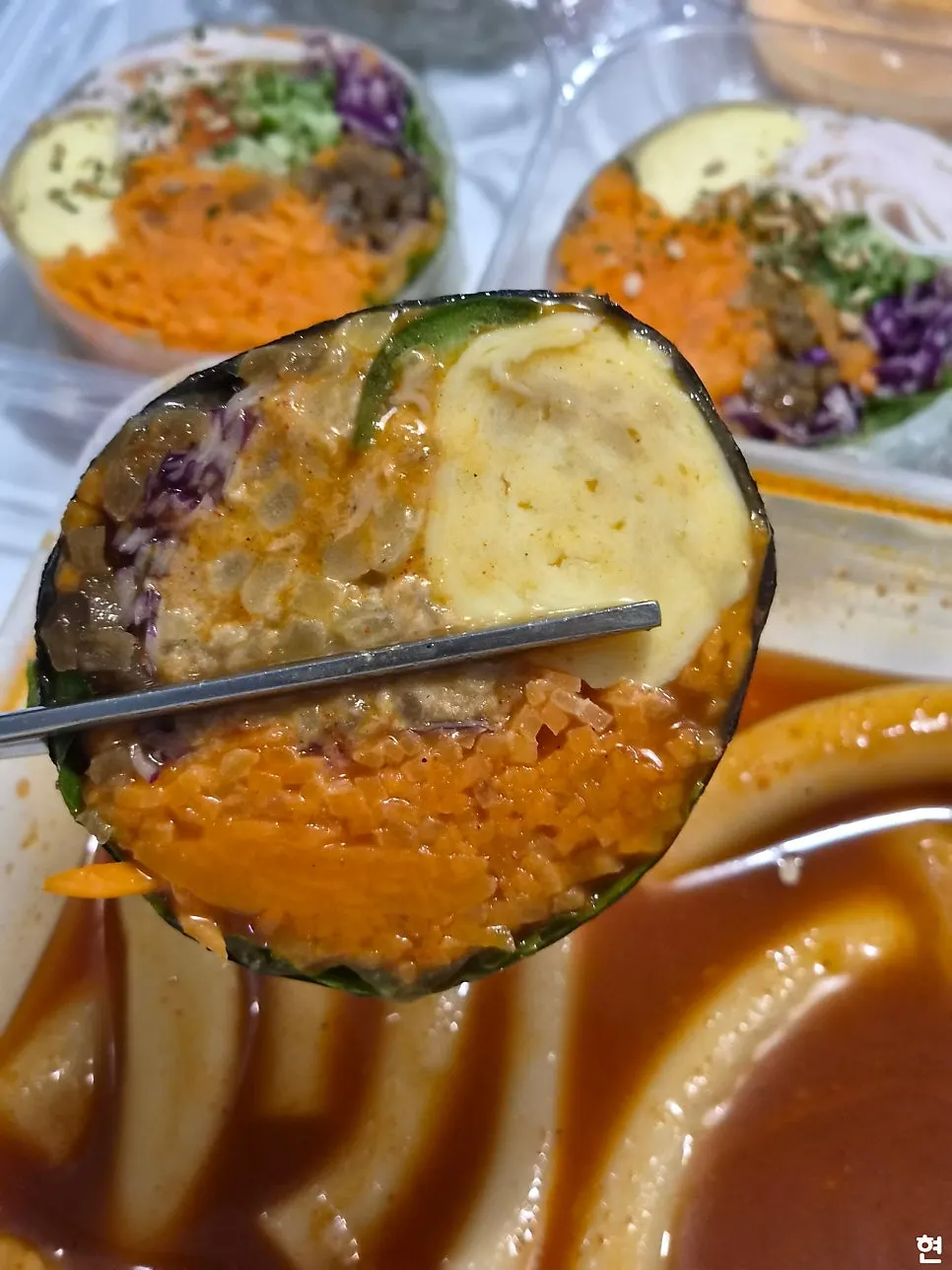 김밥과 사과당근 국물떡볶이 조합